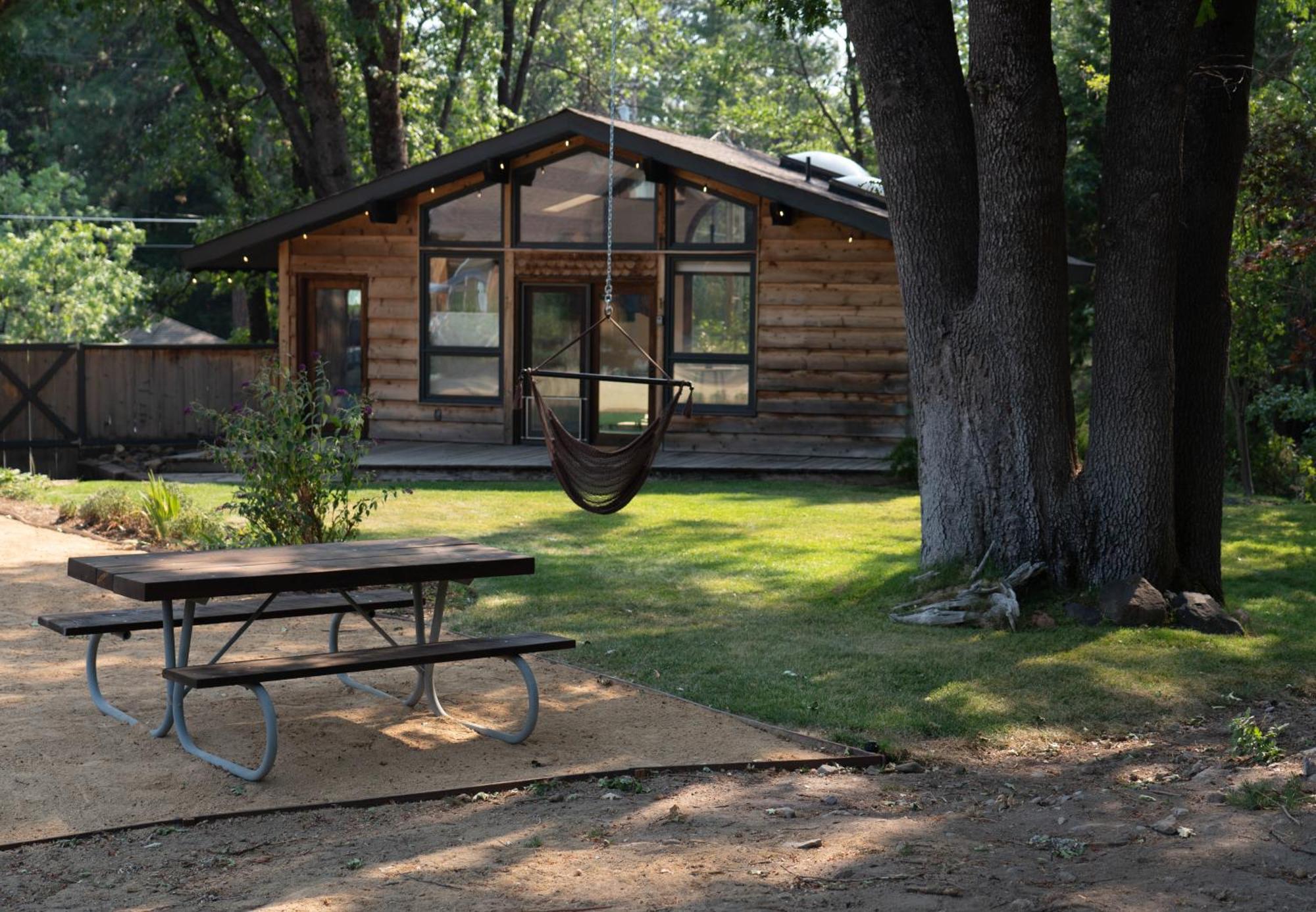 מאונט שסטה Basecamp Lodge מראה חיצוני תמונה
