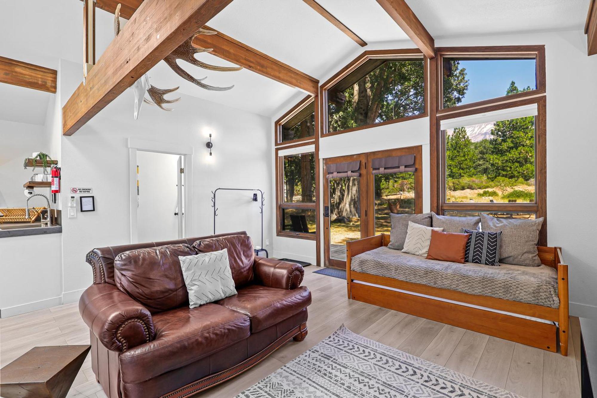 מאונט שסטה Basecamp Lodge מראה חיצוני תמונה